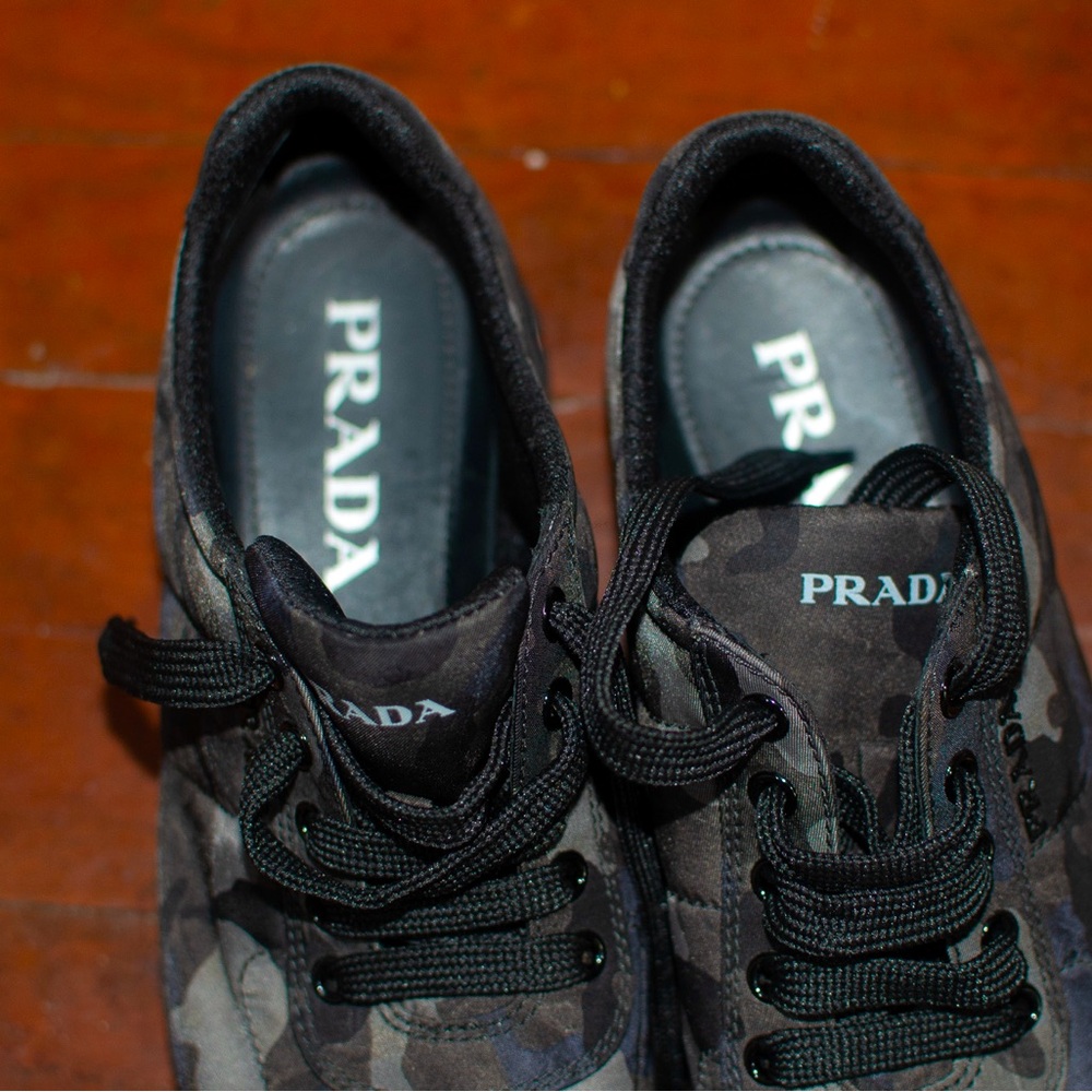 AUTH! PRADA